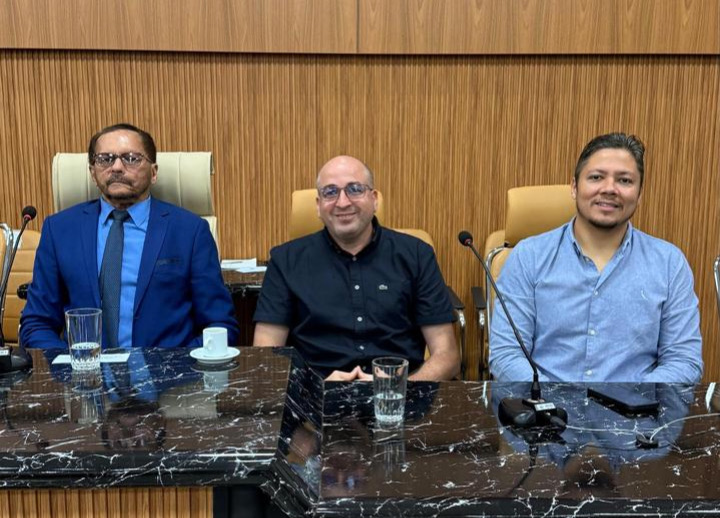 Vereador Zé Paroca prestigia posse do vereador Macário Barros como presidente da comissão de saúde na Câmara Municipal
