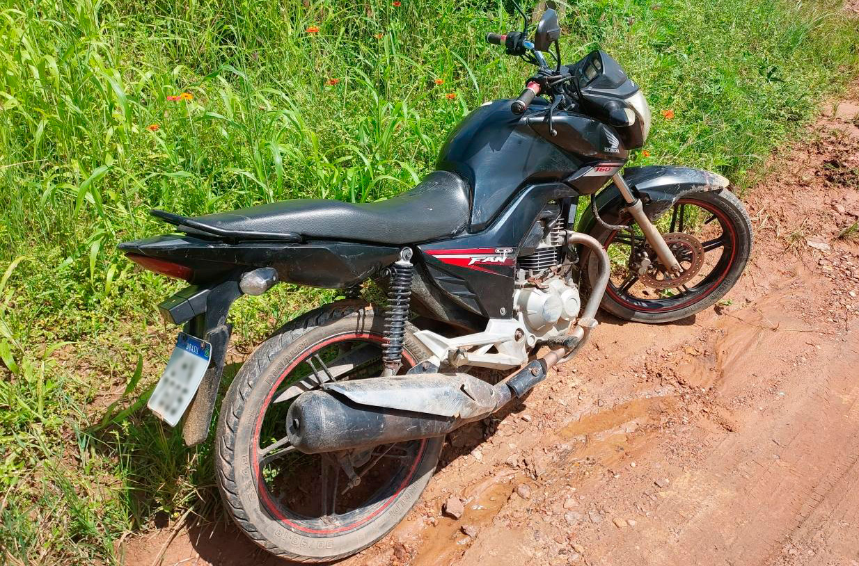 JI-PARANÁ – POLÍCIA MILITAR RECUPERA MOTOCICLETA COM RESTRIÇÃO DE FURTO OU ROUBO NO BAIRRO SANTIAGO